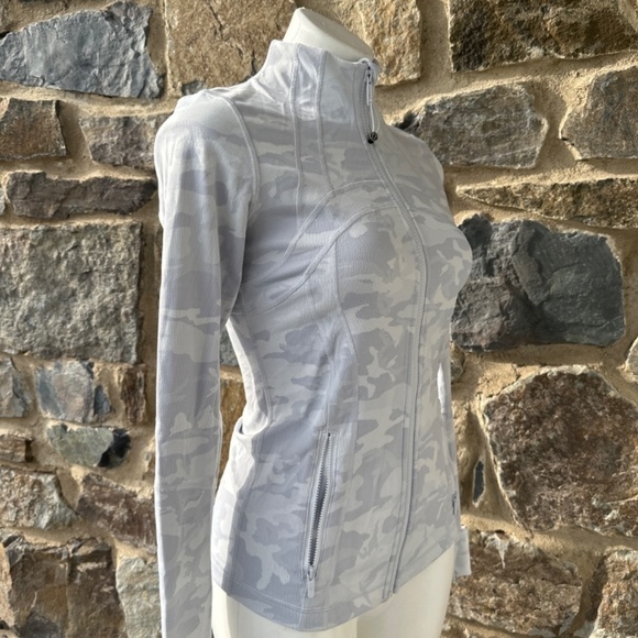 Lululemon Define Jacket Luxtreme DESIGNED FOR ON THE MOVE Size 6 - Picture 5 of 10